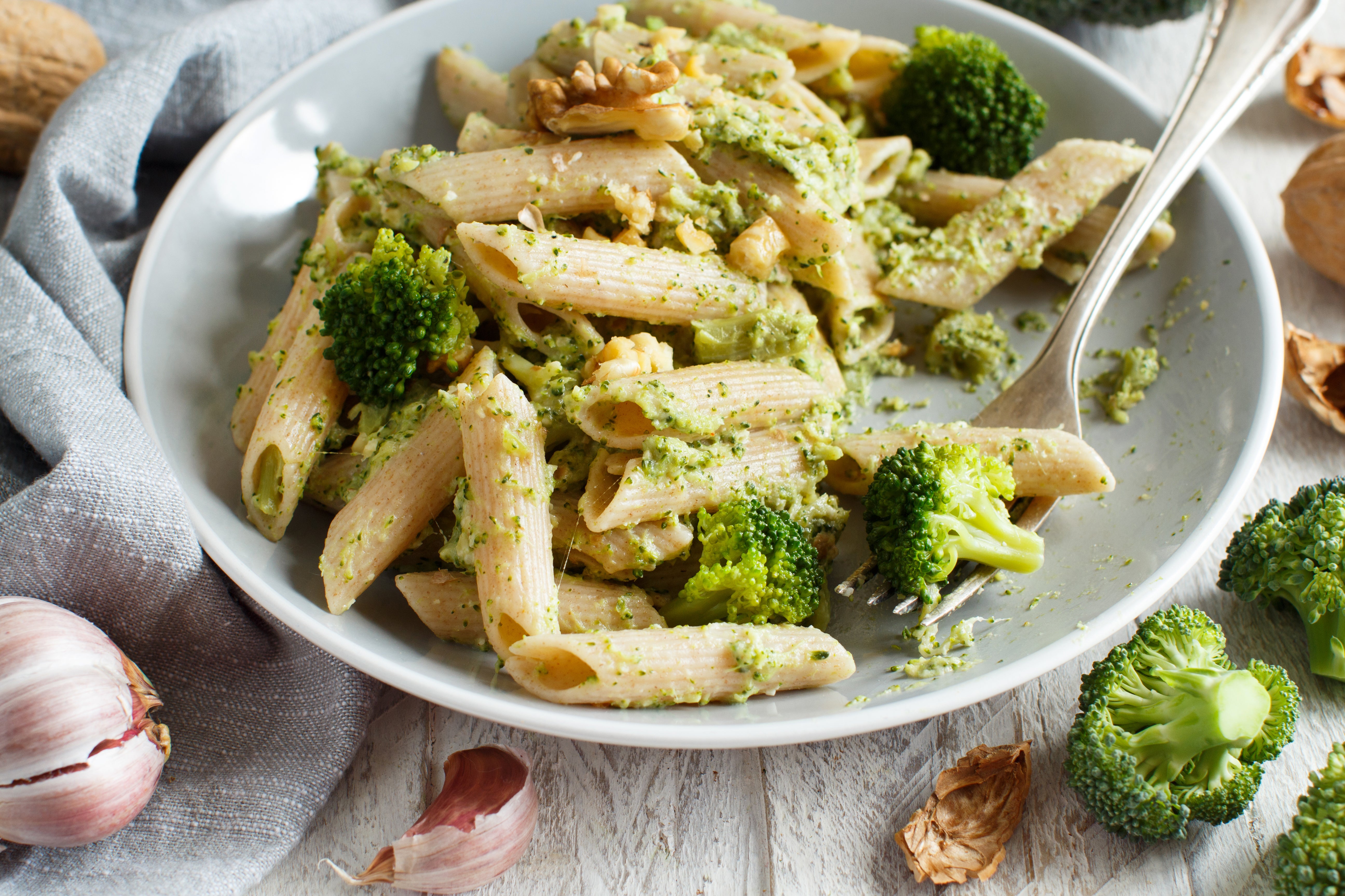 Wholegrain Pasta with broccoli and walnuts cream