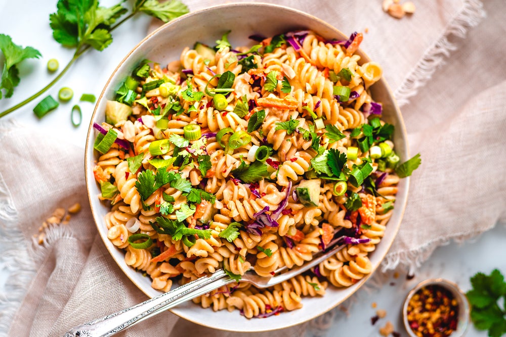 vegan-thai-noodle-salad-with-peanut-sauce-cold-gluten-free-healthy-chickpea-pasta-high-protein-SO-easy-vegan-recipe-under-30-minutes-twospoons-4