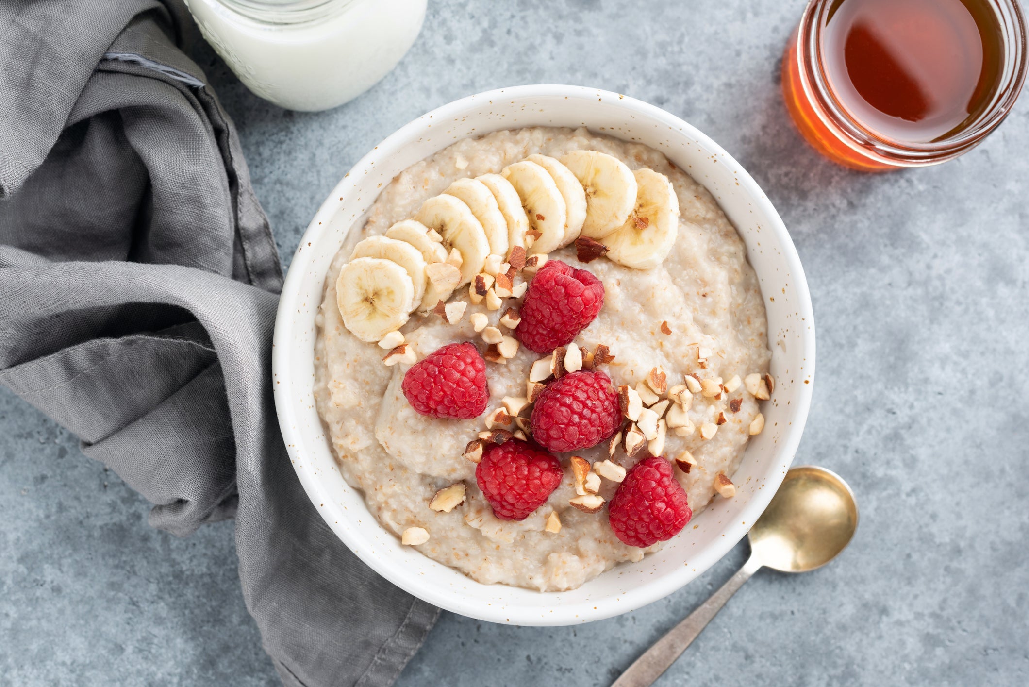 Oatmeal porridge with raspberries and banana