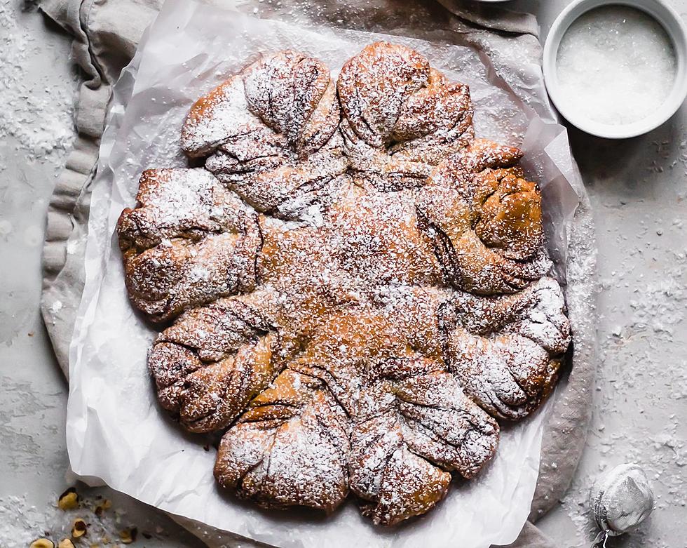 attachment-vegan-chocolate-hazelnut-star-bread_0947-e1605815790663