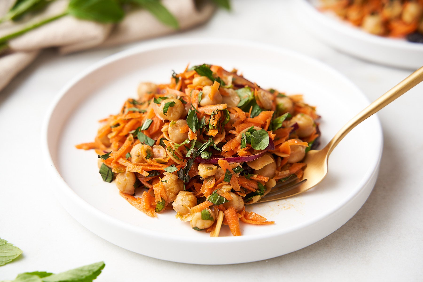 This Moroccan carrot salad has got you covered! It’s the perfect recipe to make for a side dish with soup or sandwiches, a light dinner, or a hearty afternoon pick-me-up.